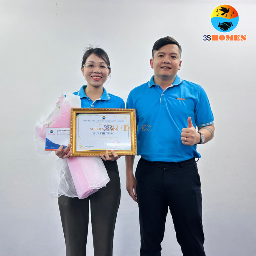 Chị Bùi Thị Thảo - Nhân viên Kinh doanh được vinh danh Super Saleking tháng 9 của 3SHOMES